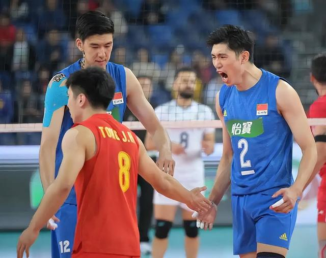 开云下载-今夜体能课后，上海海港官宣签约备战法甲，管理层满意，团队化学反应显著(从法甲开始的成神之路笔趣阁)