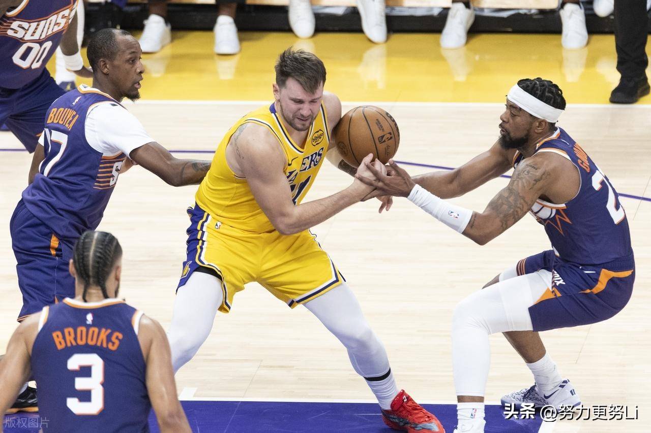 开云下载-德国杯关键时刻走向成谜；洛杉矶湖人远射贴柱；球迷炸锅；团队化学反应显著(喝醉买德国7比1巴西)