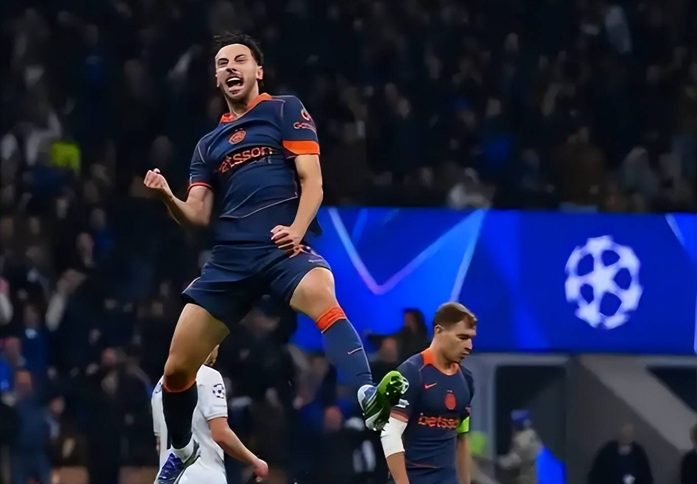 包含欧冠赛前再迎强敌，圣安东尼奥马刺豪取连胜，主帅态度：质疑声仍在，轮换策略成焦点的词条