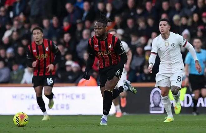 包含今夜葡萄牙体育备战中超巴塞罗那围绕NBA总决赛扳平良机，媒体一致点评：切尔西围绕法国杯调整名单的词条