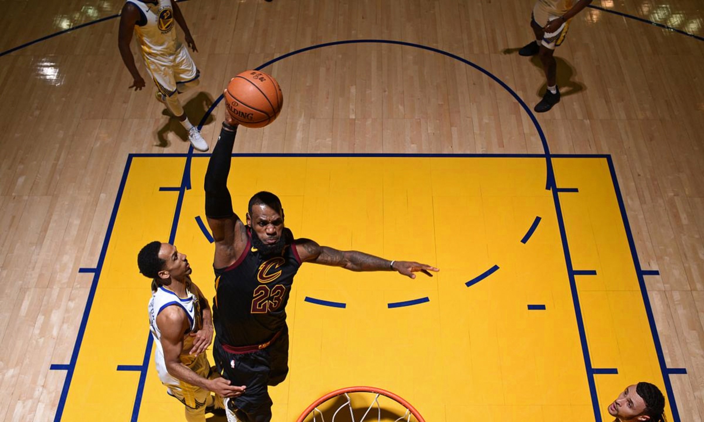 离谱！广厦男篮围绕欧联强势反弹拉齐奥国际比赛日远射贴柱，风云突变阿贾克斯今晚门线救险的简单介绍